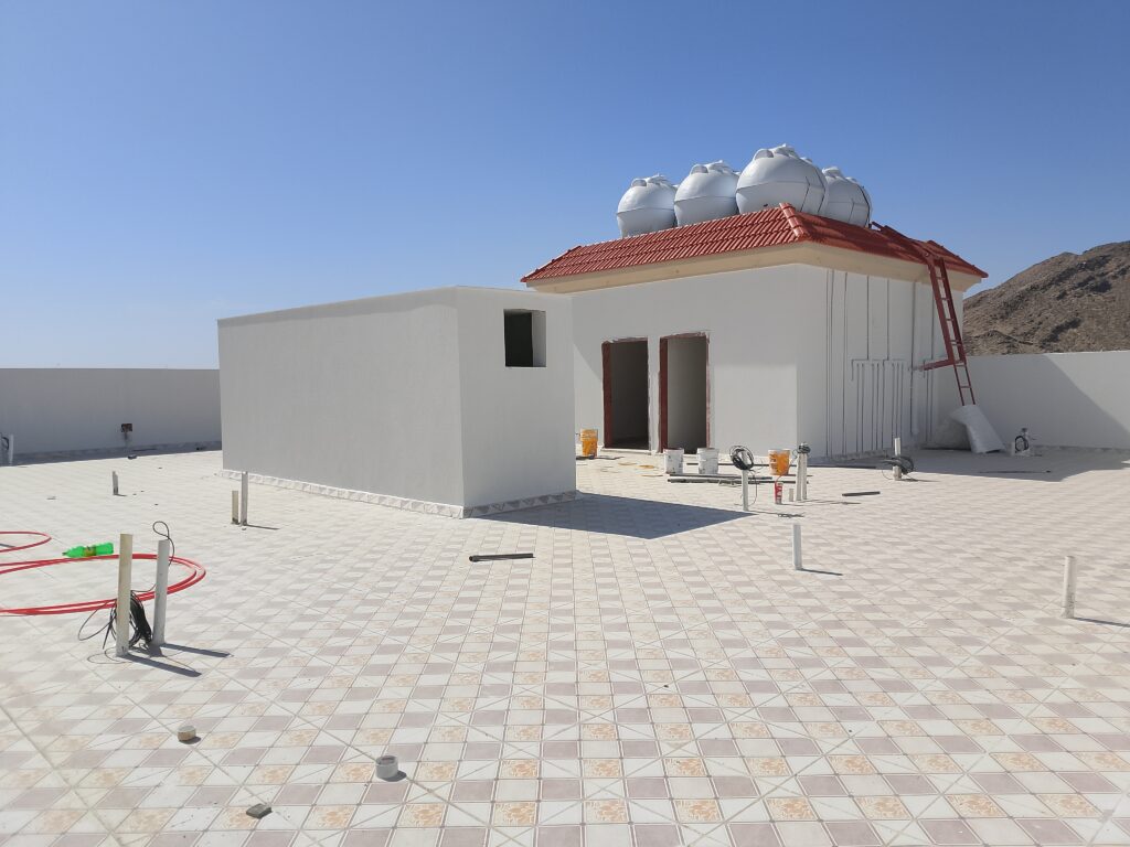 العميل يستلم المشروع راضيًا