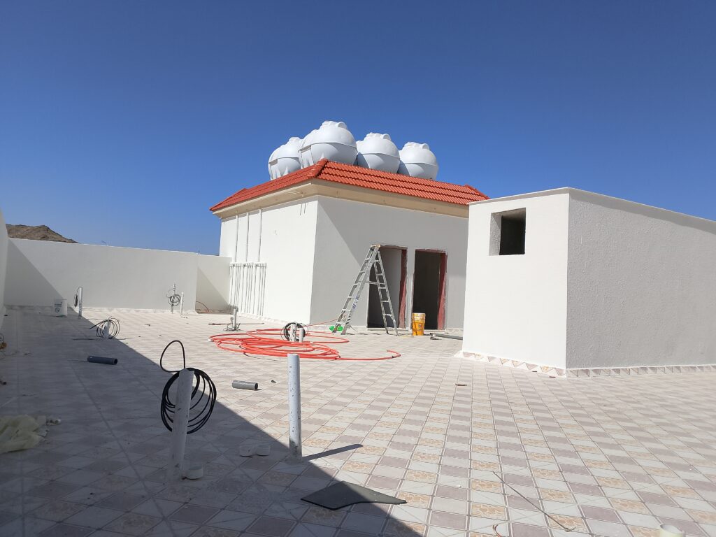 واجهة منزل حديثة مطبقة بالرشة الأمريكية في نجران